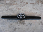 Накладка крышки багажника для Toyota Camry V40 2006-2011, OEM 7681133170C0 - вид 1 (фото)