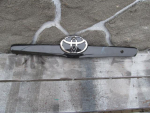 Накладка крышки багажника для Toyota Camry V40 2006-2011, OEM 7681133170C0 - вид 1 (фото)