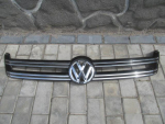 Накладка на решетку радиатора для Volkswagen Tiguan 2007-2017 - вид 1 (фото)