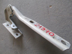 Петля капота правая для Volkswagen Passat B5 2000-2005, OEM 3B0823302A - вид 1 (фото)