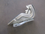 Петля капота левая для Seat Ibiza 2008>, OEM 6J0823301D - вид 1 (фото)