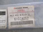 Молдинг лобового стекла для Mitsubishi Outlander 2012>, OEM 6107A052 - вид 2 (фото)