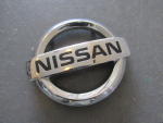 Эмблема для Nissan Navara 2005>, OEM 62890EB300 - вид 1 (фото)