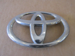 Эмблема для Toyota Land Cruiser (150)/Prado 2009>, OEM 90975-02197 - вид 1 (фото)