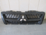Решетка радиатора для Mitsubishi Pajero/Montero 2000-2006, OEM MN117713 - вид 1 (фото)