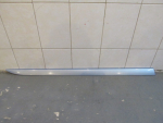 Молдинг двери передней правой для Opel Corsa D 2006>, OEM 13270137 - вид 1 (фото)