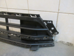 Решетка в бампер центральная для Volkswagen Jetta 2011>, OEM 5C6853677Q9B9 - вид 4 (фото)
