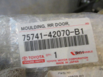 Молдинг двери задней правой для Toyota RAV 4 2000-2005, OEM 7574142070B1 - вид 5 (фото)