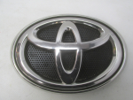 Эмблема для Toyota Hilux 2015>, OEM 531270K010 - вид 1 (фото)