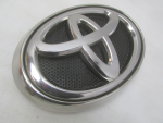 Эмблема для Toyota Hilux 2015>, OEM 531270K010 - вид 3 (фото)