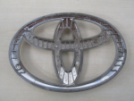 Эмблема для Toyota Land Cruiser (150)/Prado 2009>, OEM 9097502182 - вид 2 (фото)