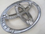 Эмблема для Toyota Land Cruiser (150)/Prado 2009>, OEM 9097502182 - вид 3 (фото)