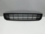 Решетка в бампер центральная для Volkswagen Polo Sedan 2011-2020, OEM 6RU853677 - вид 1 (фото)