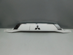 Накладка двери багажника для Mitsubishi Outlander 2012>, OEM 5817A265 - вид 1 (фото)