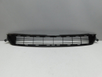 Решетка в бампер центральная для Toyota RAV 4 2013-2019, OEM 5311242090 - вид 1 (фото)
