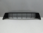 Решетка в бампер центральная для Toyota Corolla E18 2013-2018, OEM 5311202470 - вид 1 (фото)