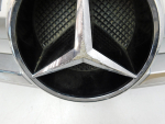 Накладка на решетку радиатора для Mercedes-Benz M-Klasse (ML) W164 2005>, OEM A1648880123 - вид 4 (фото)