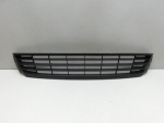 Решетка в бампер центральная для Volkswagen Polo Sedan 2011-2020, OEM 6RU853677 - вид 1 (фото)