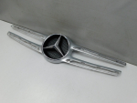 Накладка на решетку радиатора для Mercedes-Benz GLC-Class X253 2015>, OEM A2538882300 - вид 3 (фото)