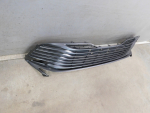 Решетка в бампер центральная для Toyota Camry V70 2017>, OEM 5310233160 - вид 2 (фото)
