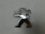Эмблема для Peugeot 301 2013>, OEM 9678484677 - вид 1 (фото)