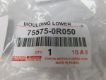 Молдинг лобового стекла для Toyota RAV 4 2013-2019, OEM 755750R050 - вид 2 (фото)