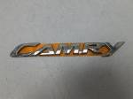 Эмблема для Toyota Camry V50 2011-2018, OEM 7544233330 - вид 1 (фото)