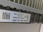 Радиатор охлаждения для Volkswagen Golf VII 2012>, OEM 5Q0121251GQ - вид 5 (фото)