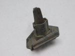 Кронштейн форсунки омывателя фары для Volkswagen Tiguan 2007-2017, OEM 5N0807942C - вид 3 (фото)