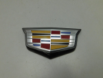 Эмблема для Cadillac XT5 2016>, OEM 84227272 - вид 1 (фото)