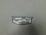 Эмблема для Cadillac XT5 2016>, OEM 84592289 - вид 1 (фото)