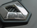 Накладка на решетку радиатора для Renault Logan II 2014>, OEM 623826051R - вид 4 (фото)