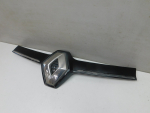 Накладка на решетку радиатора для Renault Logan II 2014>, OEM 623825400R - вид 3 (фото)