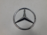 Эмблема для Mercedes-Benz C-Klasse W205 2013>, OEM A0008171016 - вид 1 (фото)