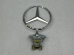 Эмблема для Mercedes-Benz S-Klasse W221 2005>, OEM A2218800086 - вид 1 (фото)